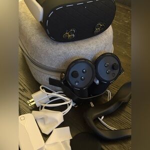 Meta VR Oculus Headset and Controllers Set - Black